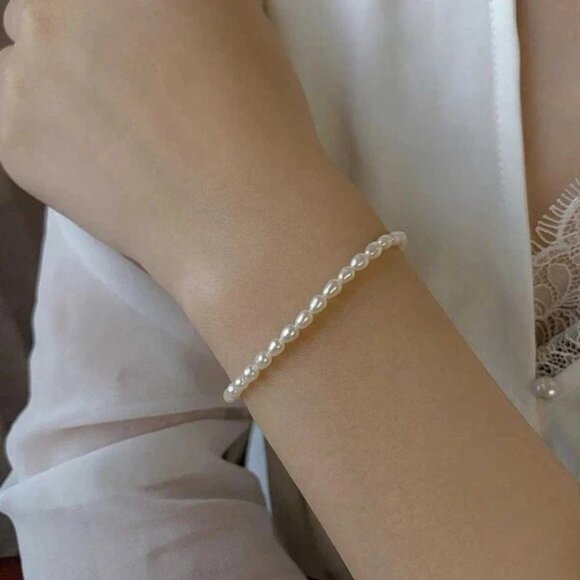 18K Gold Plated Freshwater Pearl Bracelet - Dainty Wedding Jewelry for Women - Picture 4 of 5